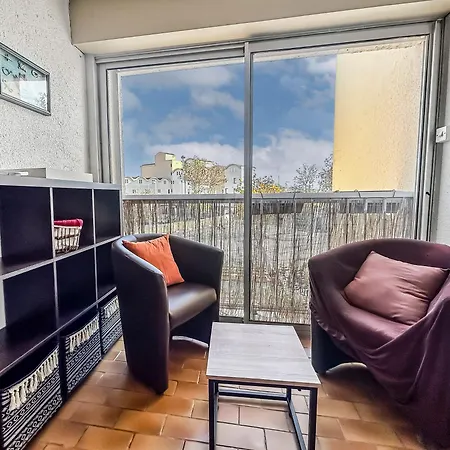 En Bord De A Apartment